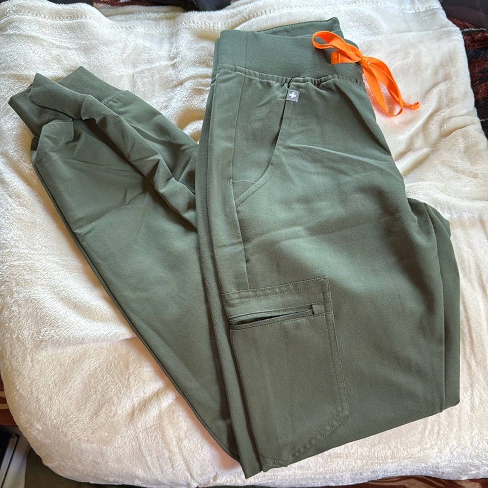 Figs Zamora joggers scrub pants
